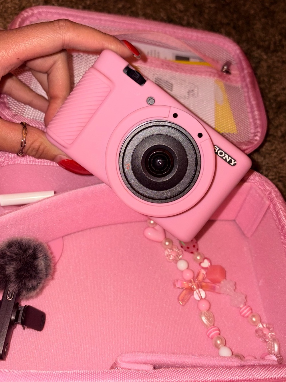Sony ZV-1F Compact Digital Camera with Built-In Lens